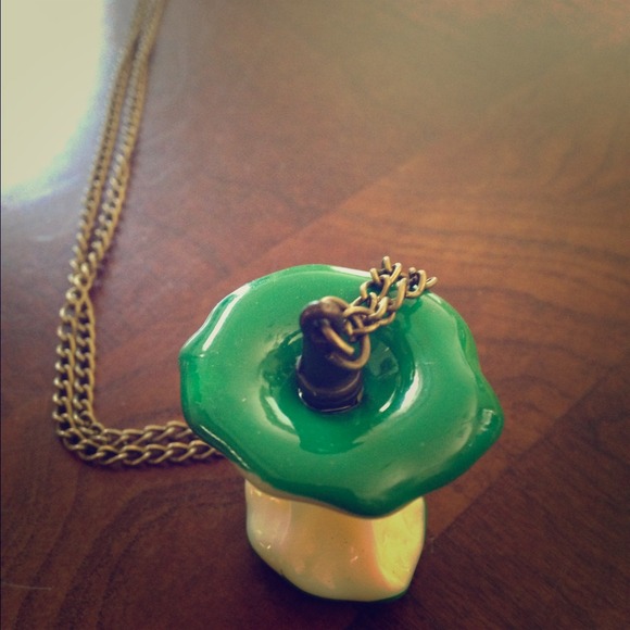 🍏Green bitten Apple necklace 💕💕