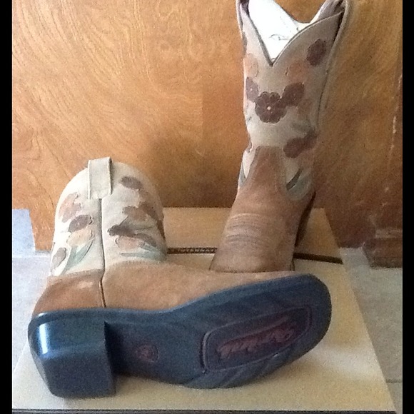 Ariat Doll Baby Women's 8B/ Meduim boots