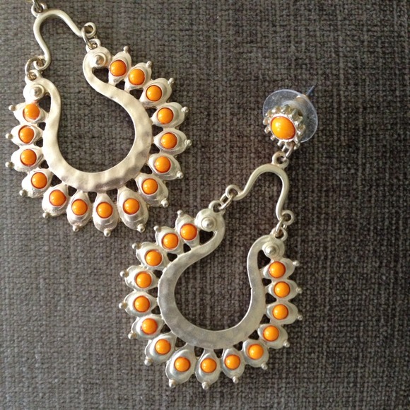 Mustard long earrings - Picture 2 of 3