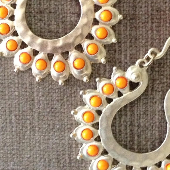 Mustard long earrings - Picture 3 of 3