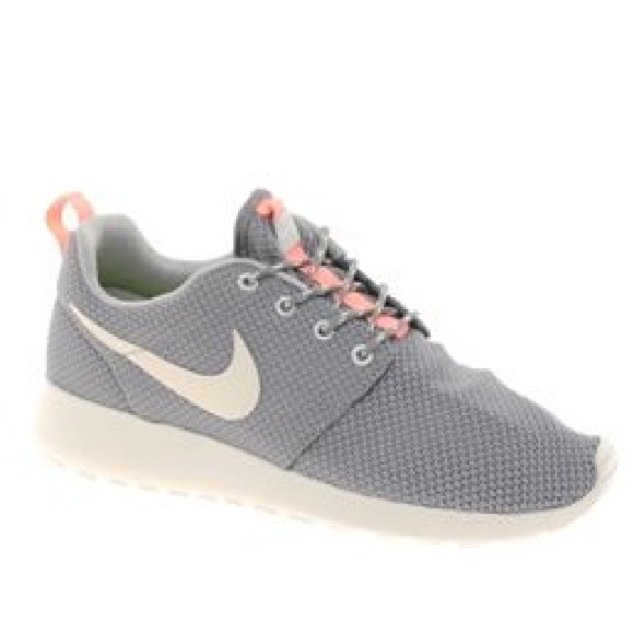 Nike roshe run grey