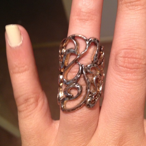 ❌SOLD❌Golden Filigree ring!