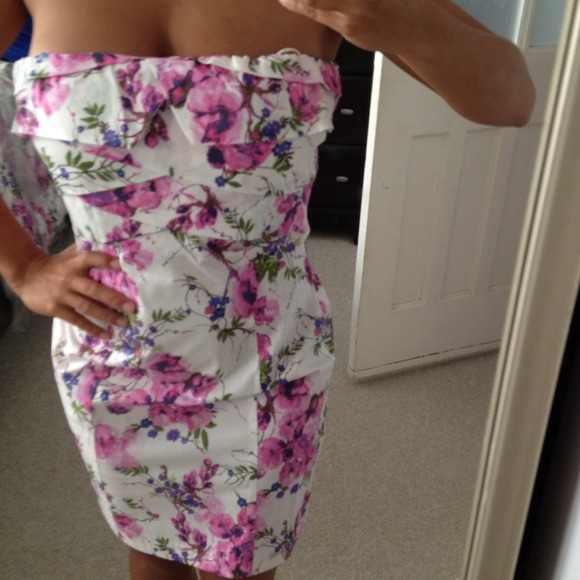 🎀SOLD OUT🎀 WHITE/PINK FLORAL STRAPLESS DRESS