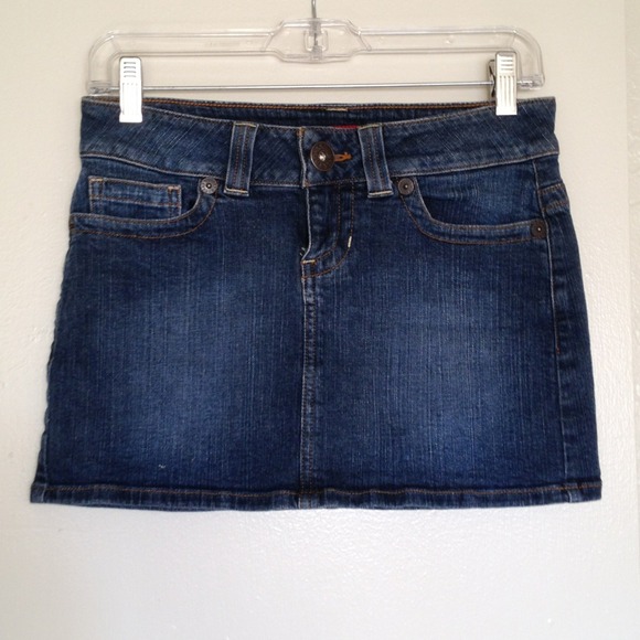 ❌Guess Denim mini skirt 🎉HP🎉 - Picture 2 of 3