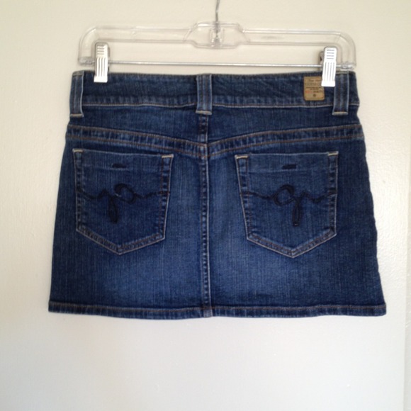 ❌Guess Denim mini skirt 🎉HP🎉 - Picture 3 of 3