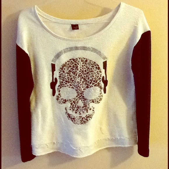 Scull w/ Headphones Shirt!💀💀👌👌