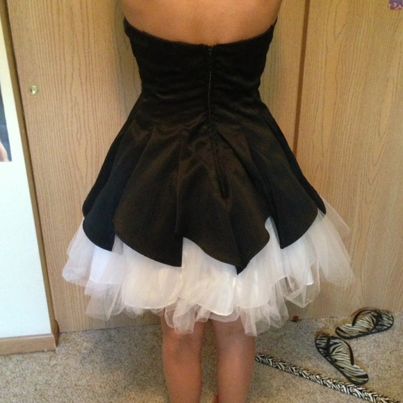 Black and white poofy homecoming dress - Picture 2 of 2