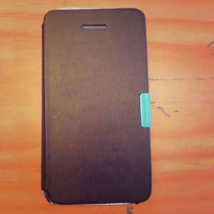 iPhone 4 / 4s Flip Case