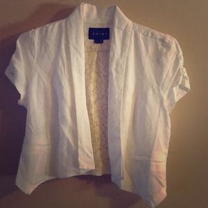 White OverTop Blazer..:) NEVER BEEN WORN!!🌟✨🌟