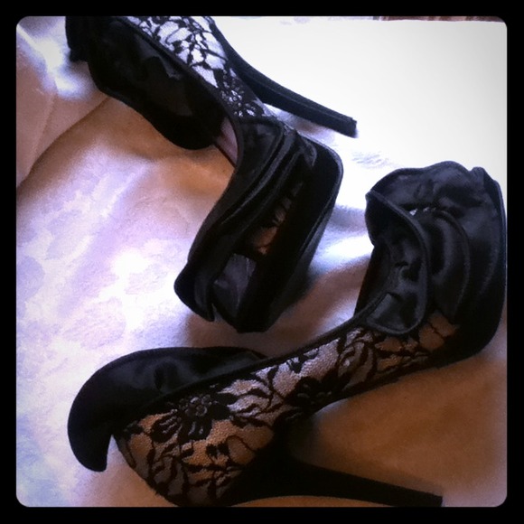 Sexy satin black and light grey high heels!