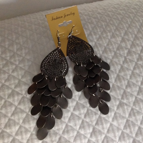 SOLD!  Gorgeous pewter silver drop earrings - new - Picture 2 of 2