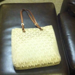 Micheal kors purse