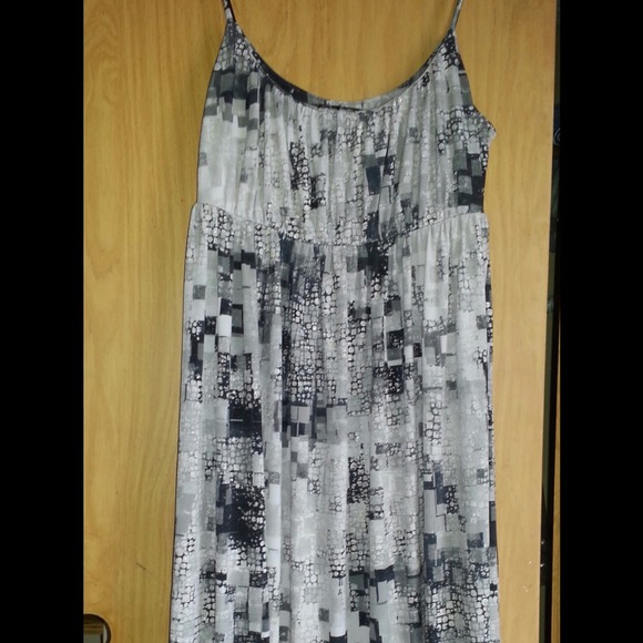 Grey summer dress! Pretty grey pattern 💛