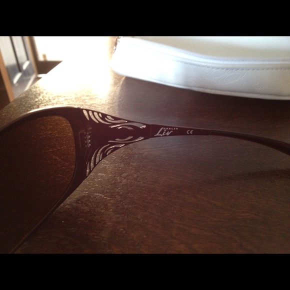 Oakley LIV sunglasses main image 4