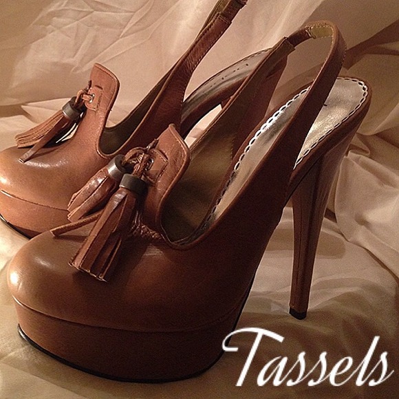 Tan BeBe round toe platforms with tassels - Picture 3 of 4