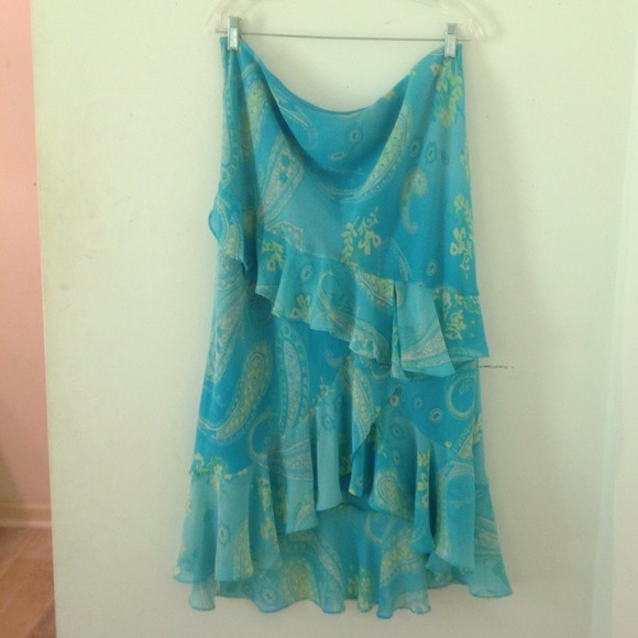 👉SOLD BUNDLED👈Beautiful blue CHAPS skirt