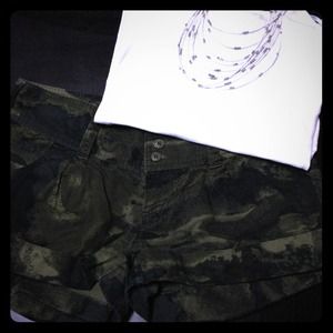 Express Camo shorts. Size 6. Cute!