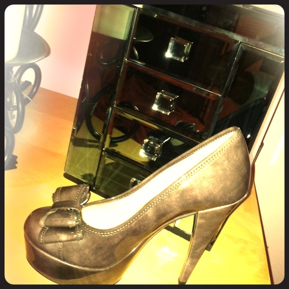 Size 5 Enzo Angiolini pumps!