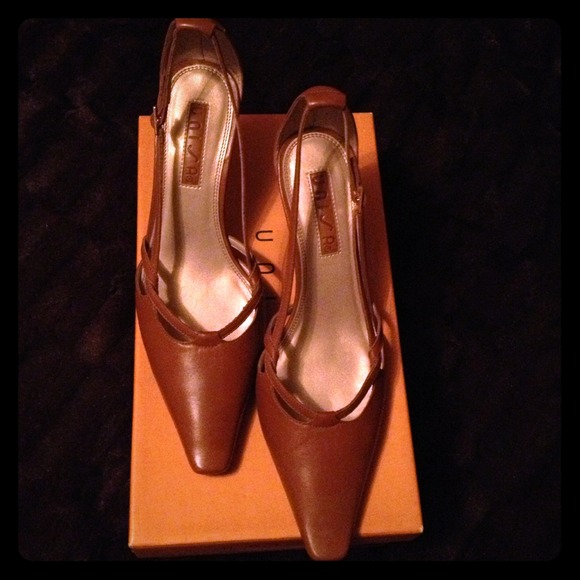 Brown/toast colored pumps