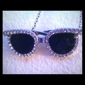 🎉2x HOST PIC 9/16🎉Fun Sunglass Necklace