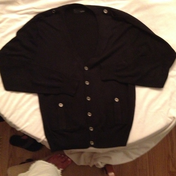 Men's black sweater. 55% acrylic and 45% wool