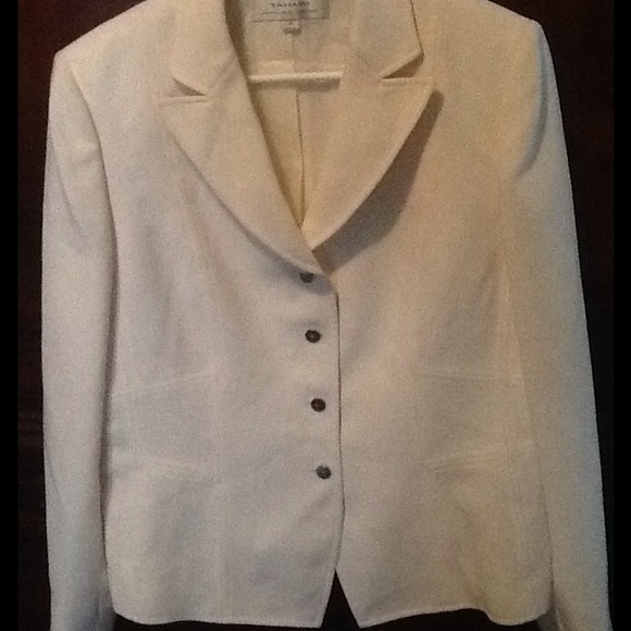 Off white suite very nice