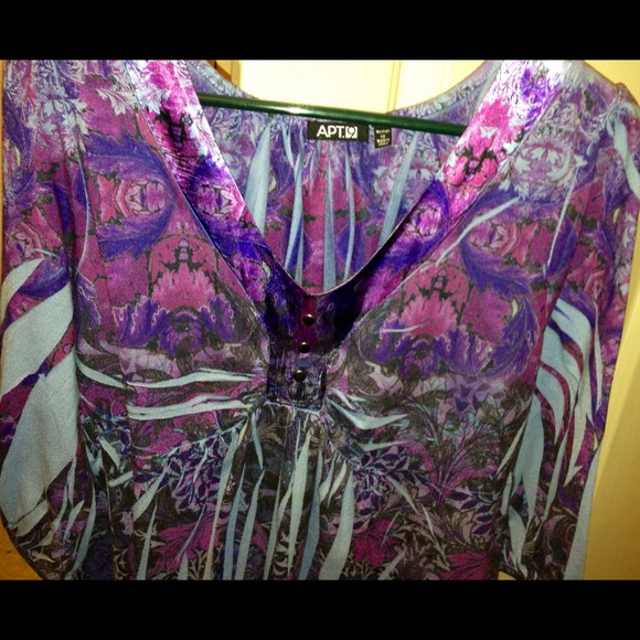 🎀SOLD IN BUNDLE🎀 APT. 9 TOP