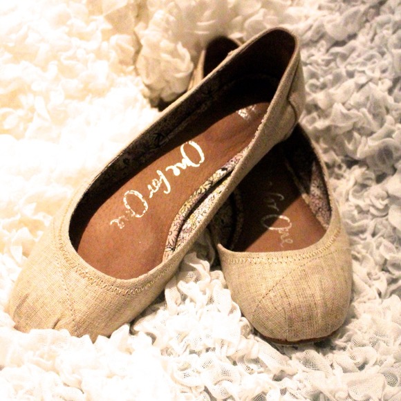 Natural Linen Toms Ballet Flats