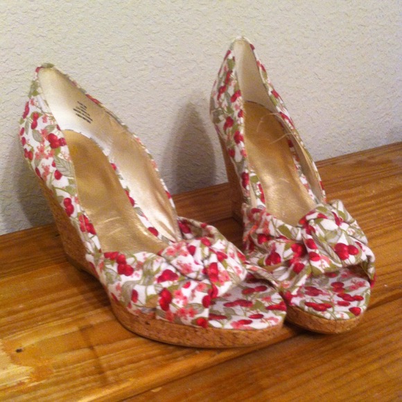 H&M Cherry Wedges Size 9
