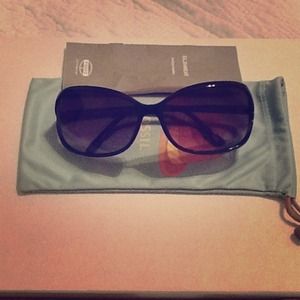 @jjackson47 *PRICE REDUCED* Fossil sunglasses