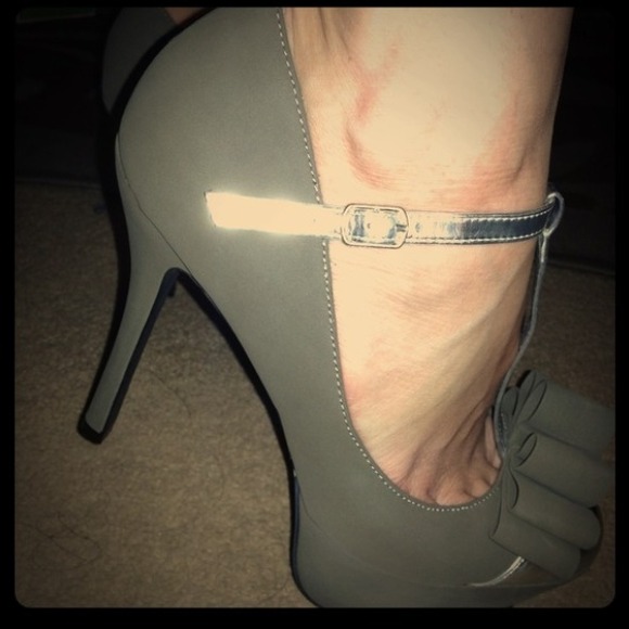Platform stiletto (heels/pumps) with t strap