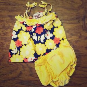 ❌SOLD❌2t shirt and bloomer set