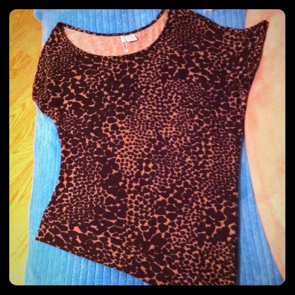 Cute top! Size large. Worn maybe twice.