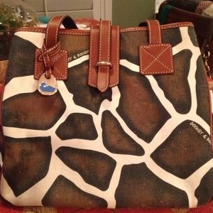 ⛔ ON HOLD⛔Authentic Dooney and Bourke giraffe bag!