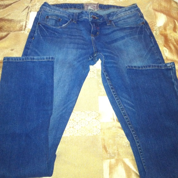 Good condition American rag jeans size 9!