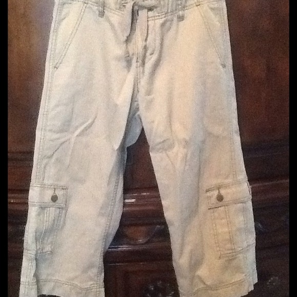 Levi Capris