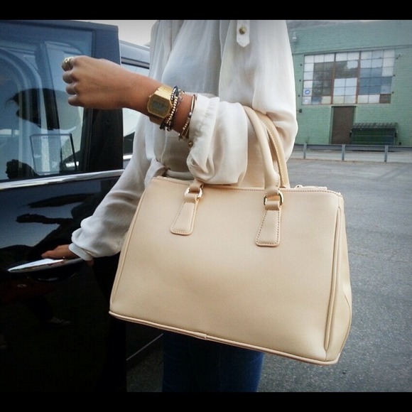 ❤On hold for madilov3❤BEIGE High Quality Bag
