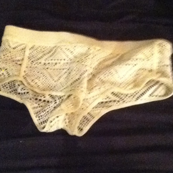 SOLD💲💲💲🌟Billabong off white shorts