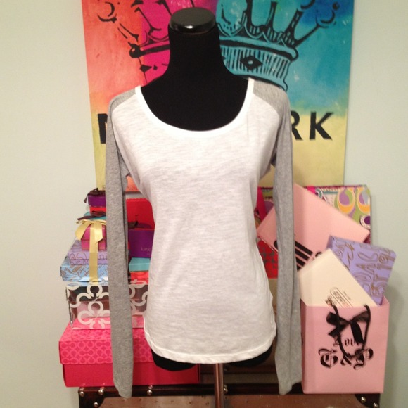 ❌Sold❌PINK Raglan Shirt NWOT (Size M)