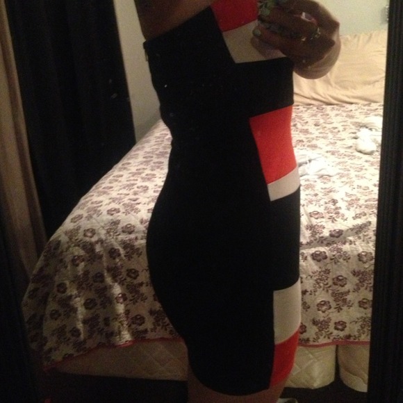 RedWhiteBlack Bandage Dress - Picture 2 of 3