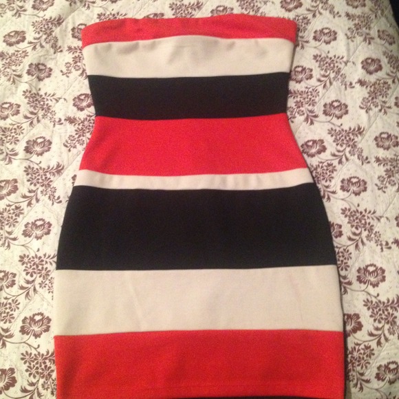 RedWhiteBlack Bandage Dress - Picture 3 of 3