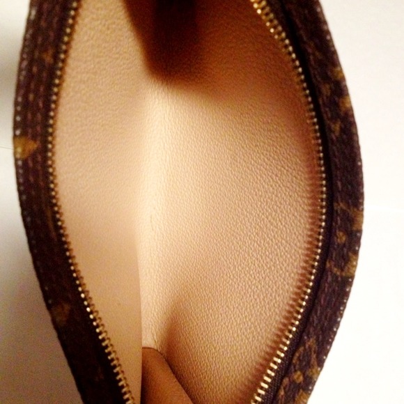💥Authentic Louis Vuitton Cosmetic Pouch💥 - Picture 3 of 4