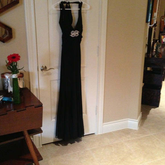 Super sexy black cache gown.