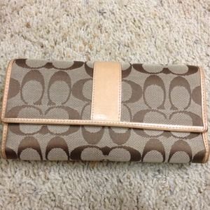 AUTHENTIC COACH Signature Wallet💕💕