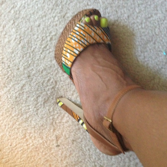 JUST REDUCED! Aldo platform shoes - Picture 2 of 4