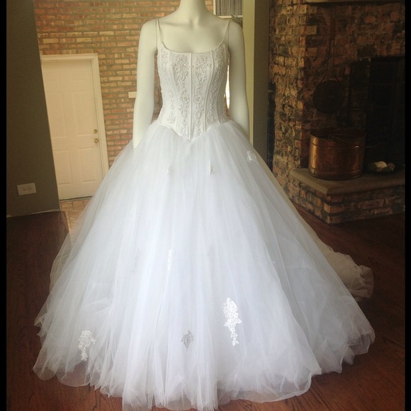 💍New Beaded & Tulle Wedding Gown💍 - Picture 4 of 4