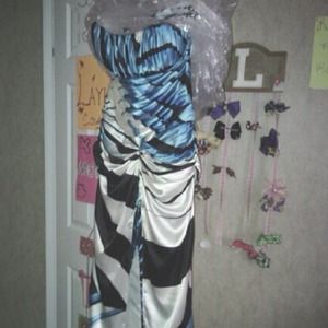 Beautiful formal gown never worn