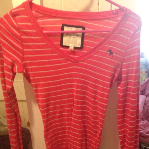 🚫SOLD IN BUNDLE🚫 Abercrombie and Fitch sweater