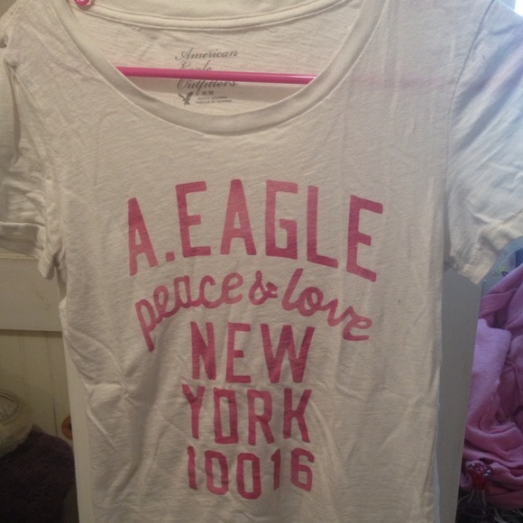 🚫SOLD IN BUNDLE🚫American Eagle tshirt