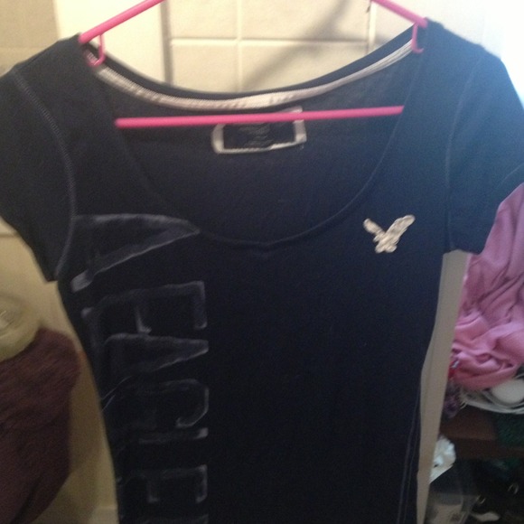 🚫SOLD IN BUNDLE🚫 American Eagle navy tshirt